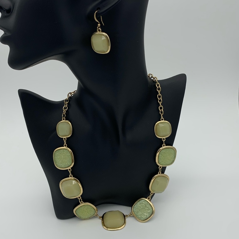 Soft Cream/Green & Gold Necklace & Earring Set